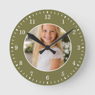 Reloj Redondo Mediano Foto personalizada verde y números blancos persona