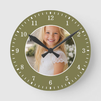 Reloj Redondo Mediano Foto personalizada verde y números blancos persona