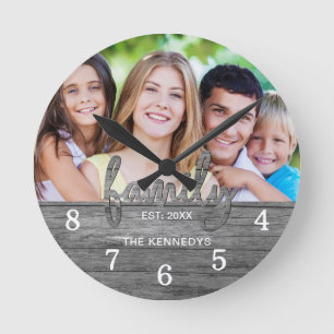 Reloj Redondo Mediano Foto Rústica Granja De Madera Gris Nombre Familiar