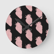 Fresas rosadas punteadas de polka