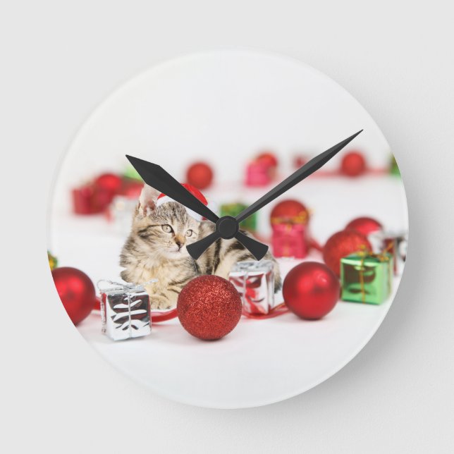 Reloj Redondo Mediano Gato con sombrero rojo de Papá Noel Ornamento de N (Anverso)