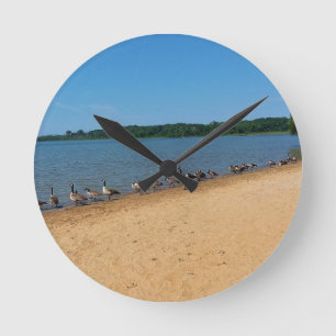 Reloj Redondo Mediano Geese en el lago Silver, Wisconsin