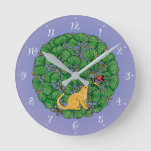Reloj Redondo Mediano Ginger cat mira una mariposa