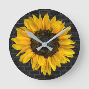 Reloj Redondo Mediano girasol amarillo en pared de ladrillo