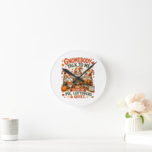 Reloj Redondo Mediano Gnomos Introvertidos de Hojas de Otoño Día de Acci