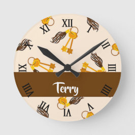 Reloj Redondo Mediano Gold house keys on pink