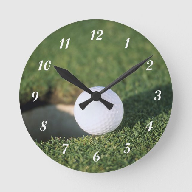 Reloj Redondo Mediano Golf Ball on the edge of hole (Anverso)