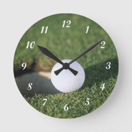 Reloj Redondo Mediano Golf Ball on the edge of hole