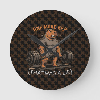 Reloj Redondo Mediano Gorra Divertida Gimnasio de Capybara Una Repetició