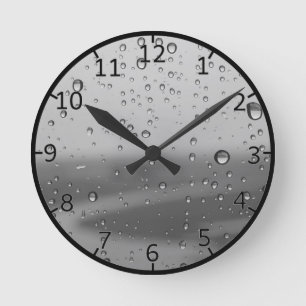 Reloj Redondo Mediano Gotas De Lluvia En Fondo Plateado