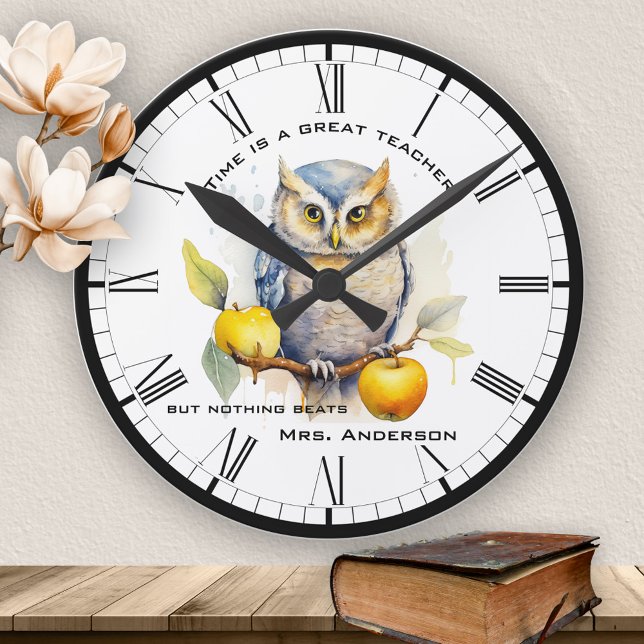 Reloj Redondo Mediano Gracioso profesor de acuarela (Funny wall clock featuring a watercolor painting of an owl with apples - a great gift for teachers)