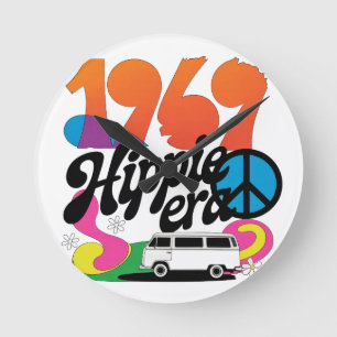 Reloj Redondo Mediano Gráfico Retro de la Era Hippie 1969 con Símbolo de