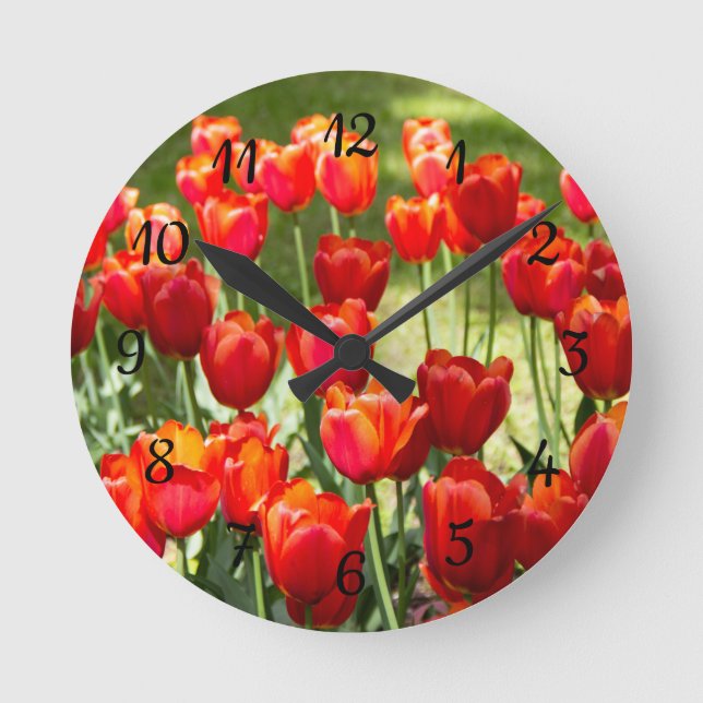 Reloj Redondo Mediano Gran campo de tulipanes rojos (Anverso)