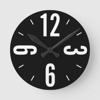 Reloj Redondo Mediano Grandes números blancos modernos sobre fondo negro