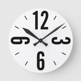 Reloj Redondo Mediano Grandes números modernos en blanco y negro