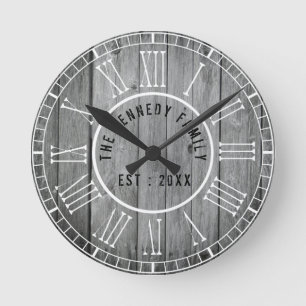 Reloj Redondo Mediano Granja de madera recuperada, números romanos blan