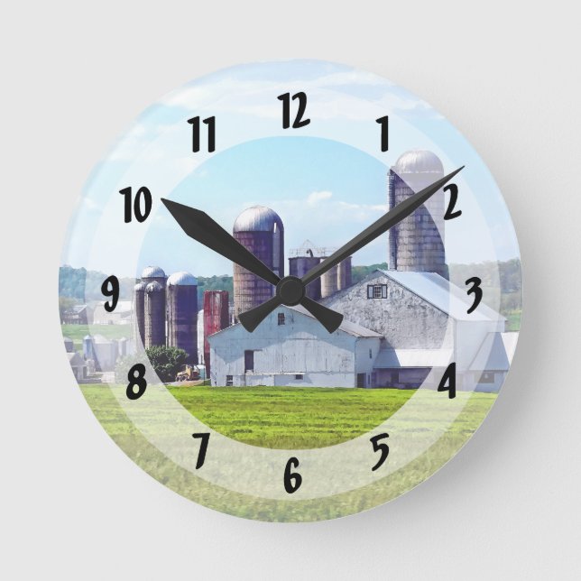 Reloj Redondo Mediano Granja Pennsylvania Con Silos (Anverso)