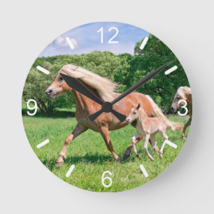 Reloj Redondo Mediano Haflinger Horses with Cute Foals Run - dial-plate