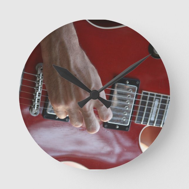 Reloj Redondo Mediano Hand playing red electric guitar near pickup (Anverso)
