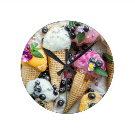 Reloj Redondo Mediano Helado De Coned Con Arándanos Y Flores