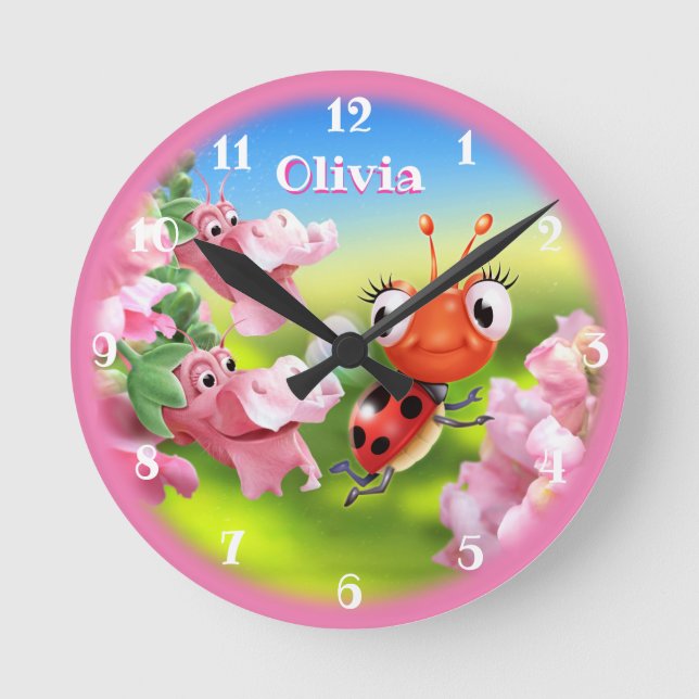 Reloj Redondo Mediano Hermoso Ladybug en el jardín de flores. (Anverso)