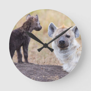 Reloj Redondo Mediano Hyena con los jóvenes uno
