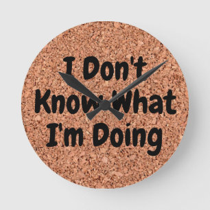 Reloj Redondo Mediano "I Don't Know What I'm Doing" on Cork Board