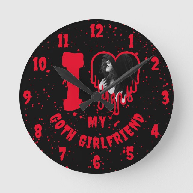 Reloj Redondo Mediano I Love My Goth Girlfriend Dripping Red Heart Photo (Anverso)