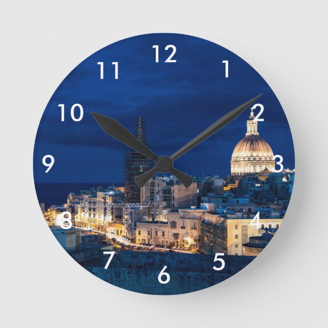 Reloj Redondo Mediano Illuminated at night Valletta old town and harbor (Anverso)