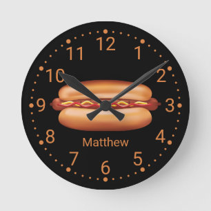 Reloj Redondo Mediano Ilustración de comida rápida de Hot Dog con nombre