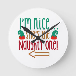 Reloj Redondo Mediano Im Nice Shes Naughty Elf Gorra