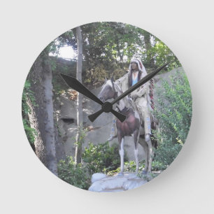 Reloj Redondo Mediano Jefe indio del nativo americano con el caballo
