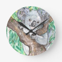 Koala en pintura de árboles de eucalipto