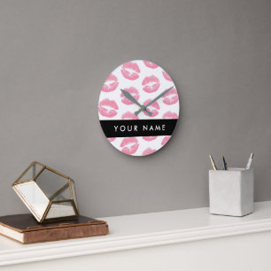 Reloj Redondo Mediano Labios rosados, besos, pintalabios, tu nombre, per