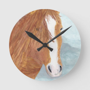 Reloj Redondo Mediano Lago Brown Wild Horse Blue Mountain - acrílico.