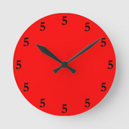 Reloj Redondo Mediano Las cinco negras en algún lugar sobre rojo