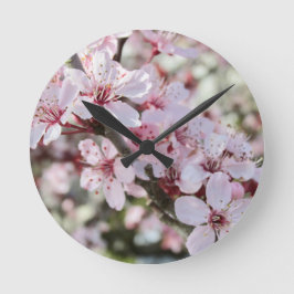Reloj Redondo Mediano Las Flores De Color Rosa Son Testimonios Rojos.
