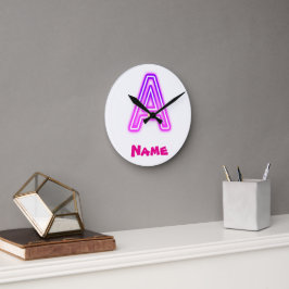 Reloj Redondo Mediano Letra Neon A Monograma Brillante Rosa Purpura Inic