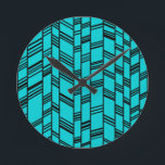 Reloj Redondo Mediano Líneas azul Art Deco<br><div class="desc">Este reloj tiene un diseño art deco de líneas verticales negras con líneas diagonales negras que las conectan en un campo de azul.</div>