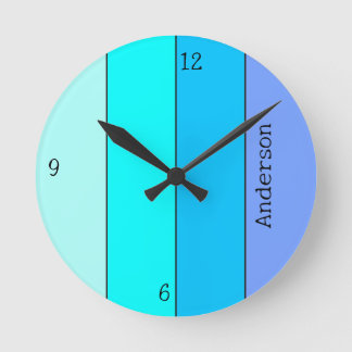 Reloj Redondo Mediano Líneas de color azul neón con nombre