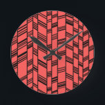 Reloj Redondo Mediano Líneas de Salmon Art Deco<br><div class="desc">Este reloj tiene un diseño art deco de líneas verticales negras con líneas diagonales negras que las conectan en un campo de salmón.</div>