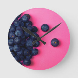 Reloj Redondo Mediano Little Blueberries Happy Pink Background - Fruit P