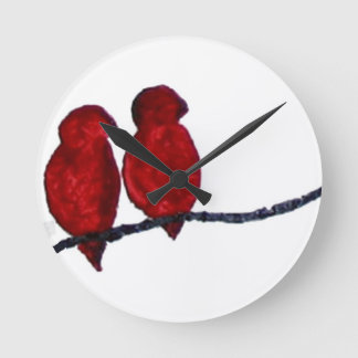 Reloj Redondo Mediano Los pájaros rojos registran, Copyright Karen J