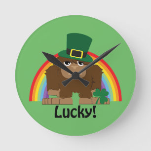 Reloj Redondo Mediano Lucky Bigfoot Leprechaun