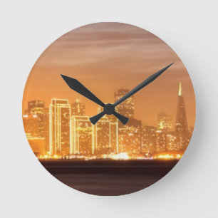 Reloj Redondo Mediano Luna que fija sobre San Francisco en diciembre