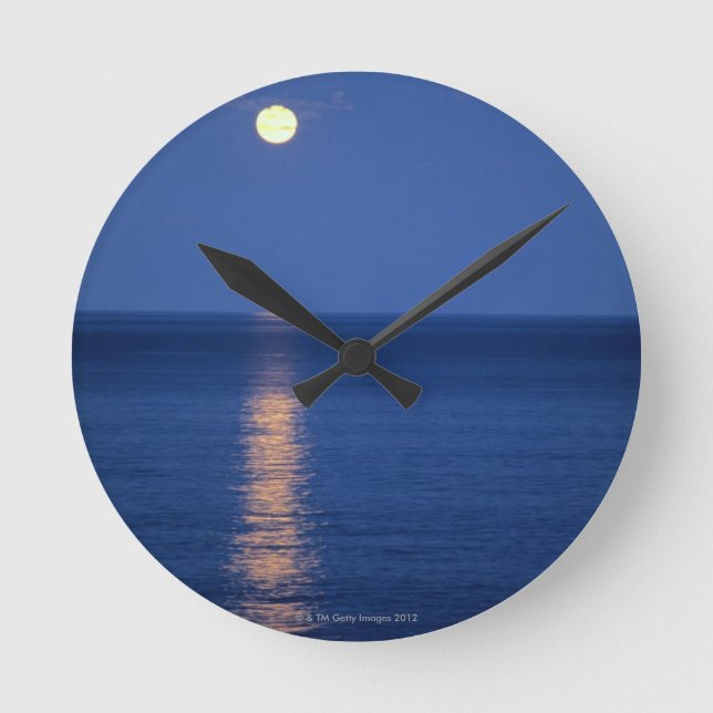 Reloj Redondo Mediano Luna sobre el lago en la noche (Anverso)