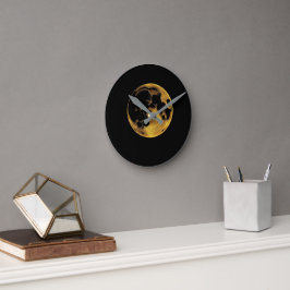 Reloj Redondo Mediano Luna texturizada dorada sobre negro oscuro