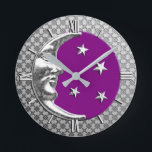 Reloj Redondo Mediano Luna y estrellas Art Deco, Ametismo y Plata<br><div class="desc">Reloj en una luna clásica Art Deco y diseño de estrellas en plata cepillada con un aspecto esmaltado,  fondo amethyst morado</div>