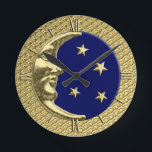 Reloj Redondo Mediano Luna y estrellas Art Deco, azul marino y oro<br><div class="desc">Reloj en una clásica luna Art Deco y diseño de estrellas en plata cepillada con un aspecto esmaltado azul marino / índigo fondo</div>