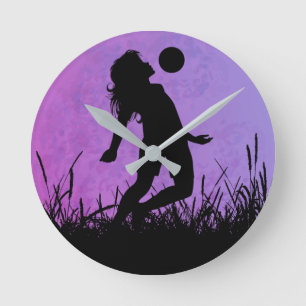 Reloj Redondo Mediano luz de la luna del chica de fútbol